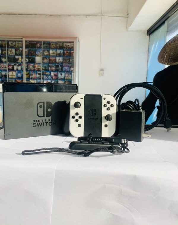 Nintendo Switch Oled - Blanco / Semi usado (Desbloqueado) con juegos instalados - Imagen 2